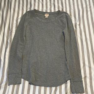 🌸 lightweight gray waffle-knit long sleeve shirt!